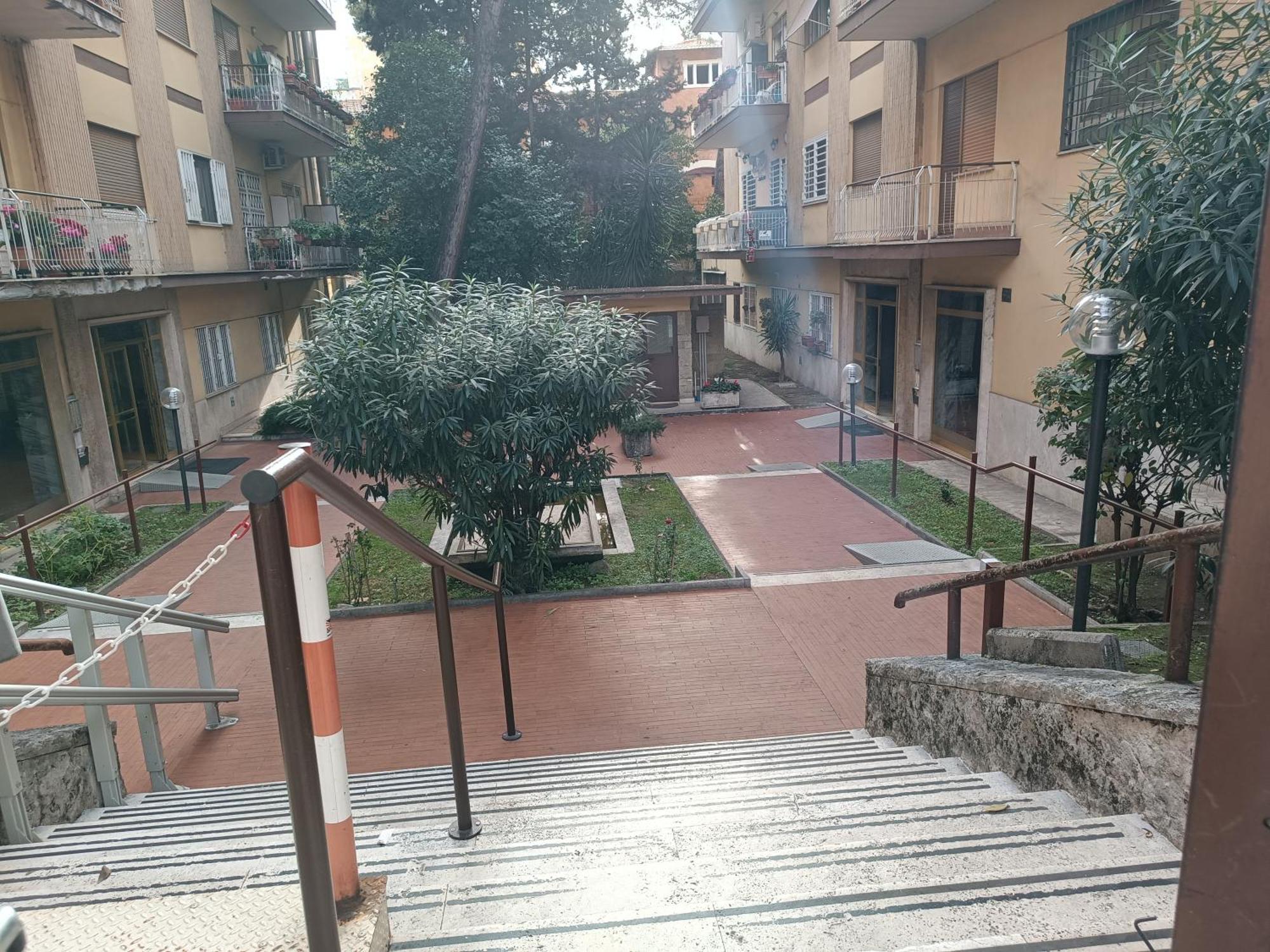 Appartamento Per 4 In Via Tiburtina, Wi-Fi, Metro B E Bus Per Il Centro E La Sapienza ローマ エクステリア 写真